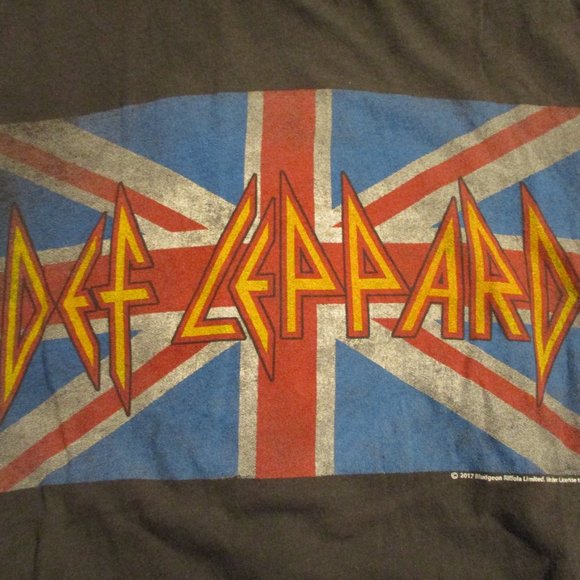 Def Leppard NEW Gap Woman Medium Gray Yellow Red Short Sleeve Band Shirt - Picture 2 of 10